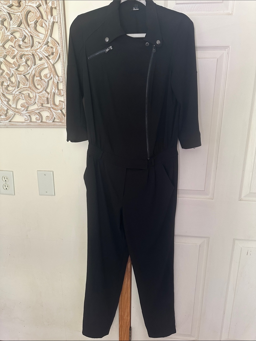 Guess Riley Moto jet black 3/4 sleeves jumpsuit with multiple pockets. Size 6 .